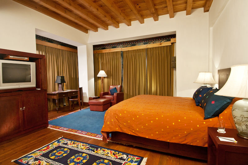 drukasia_042215_zhiwa-ling-takin-and-blue-poppy-suites-bedroom