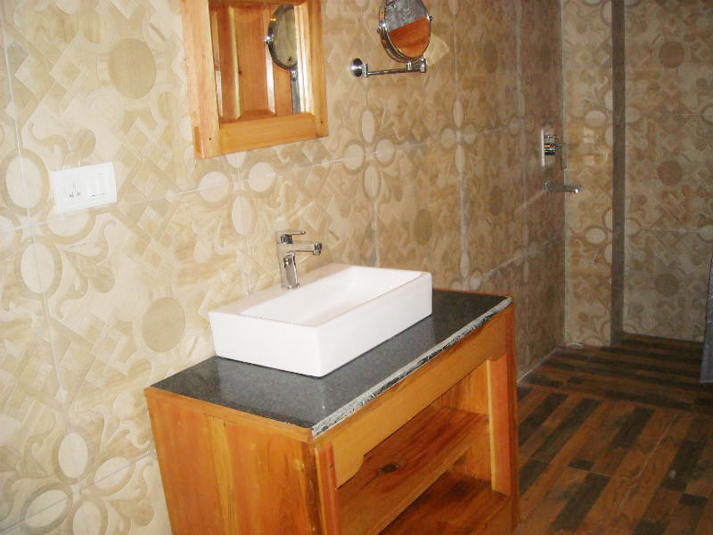 hotel-lobesa-bathroom-1