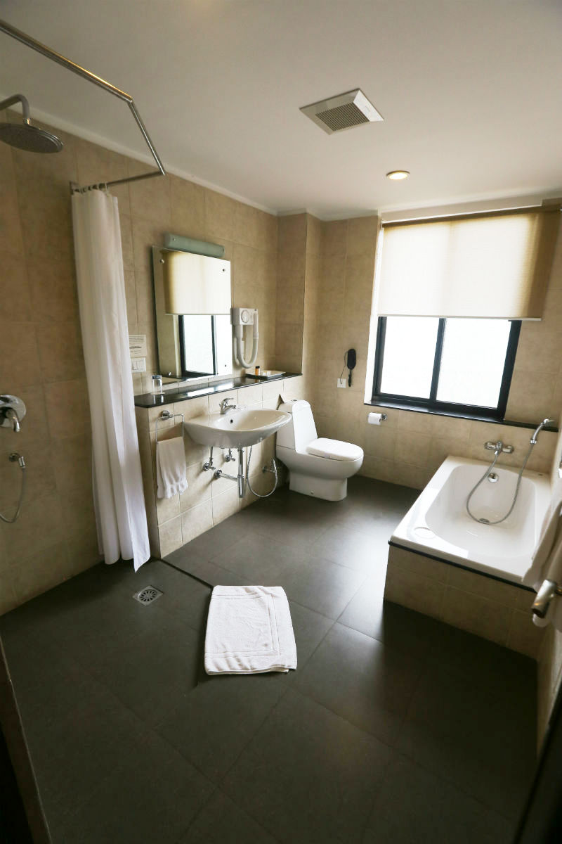 khang-residency-bathroom
