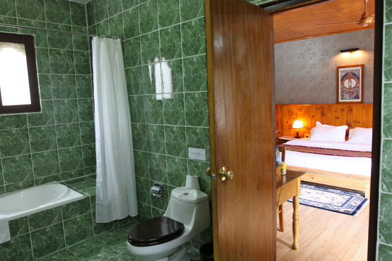 yangkhil-resort-bathroom-1