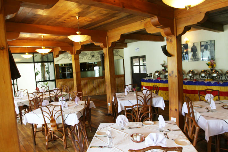 yangkhil-resort-indoor-dining-area